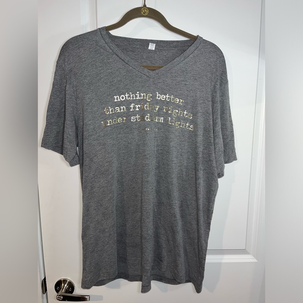 Oliver & Otis “Stadium Lights” Vinyl V Cut Grey Short Sleeve Top Size Small